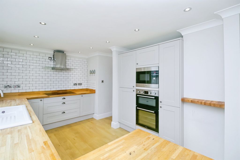 Property photo 2 of 22