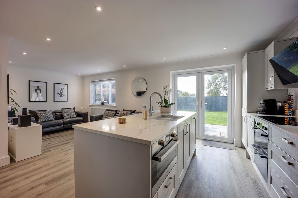 Property photo 2 of 29