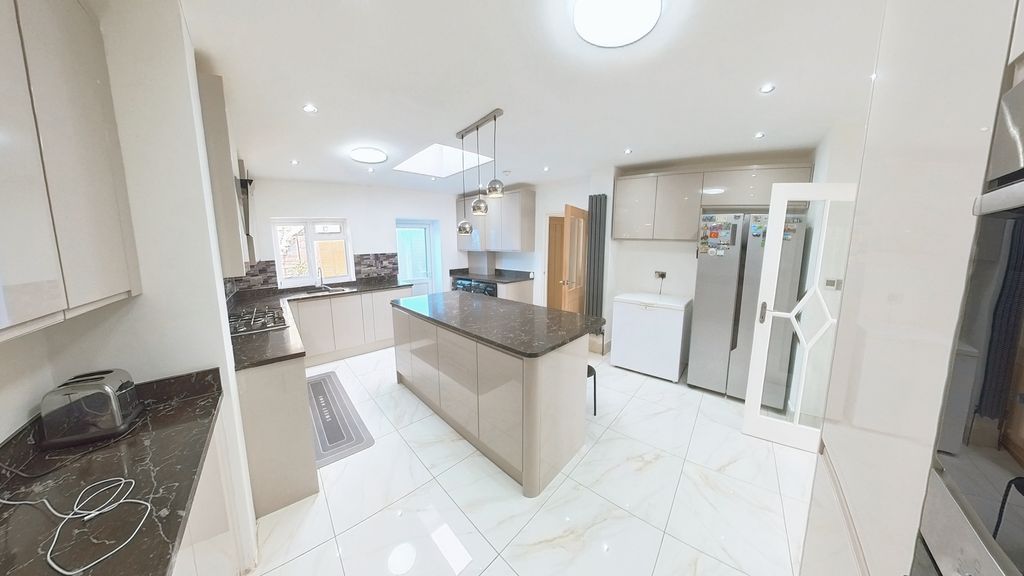 Additional image 19 of 5 bed end terrace house for saleMarlborough Road, Dagenham RM8