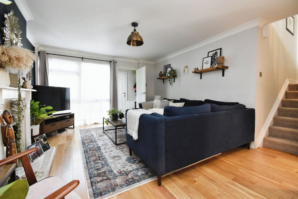 Property photo 3 of 12