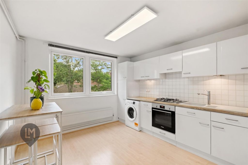 Property photo 2 of 8 Kitchen/Dining Room