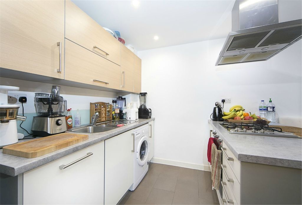 Property photo 3 of 8 Kitchen