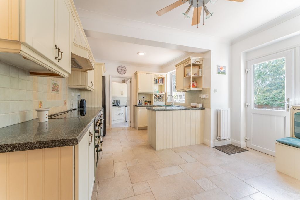 Property photo 3 of 22 5276543