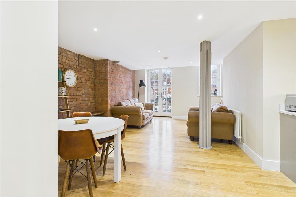 Property photo 3 of 15 Dining 2.Jpg