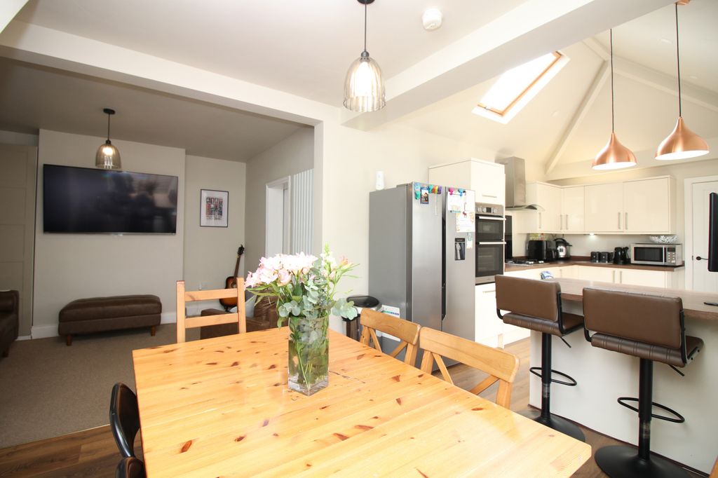 Property photo 1 of 31