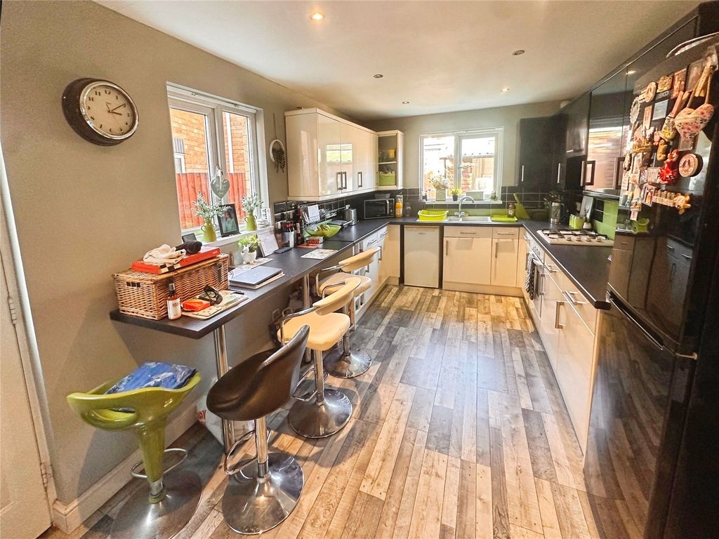 Property photo 3 of 14 Kitchen
