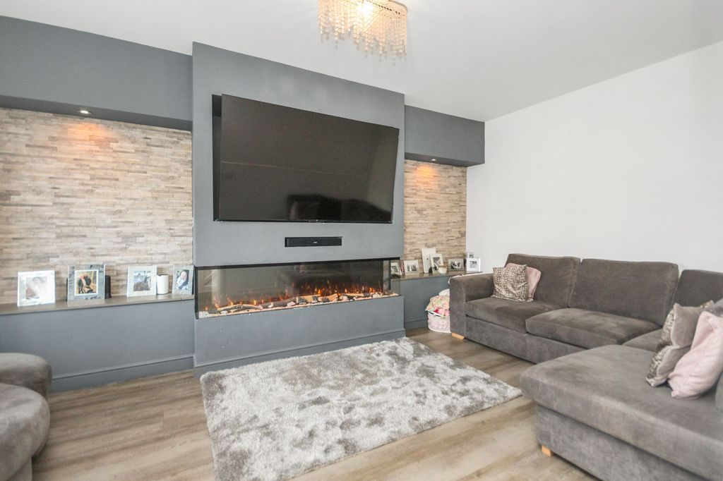 Property photo 2 of 36