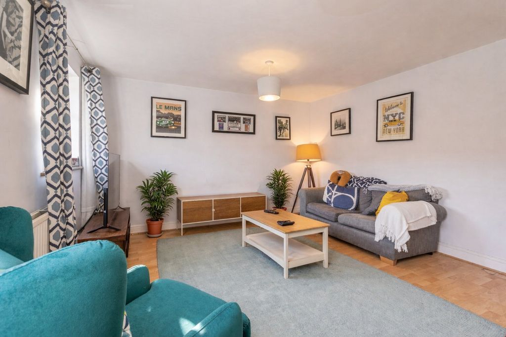 Property photo 3 of 10