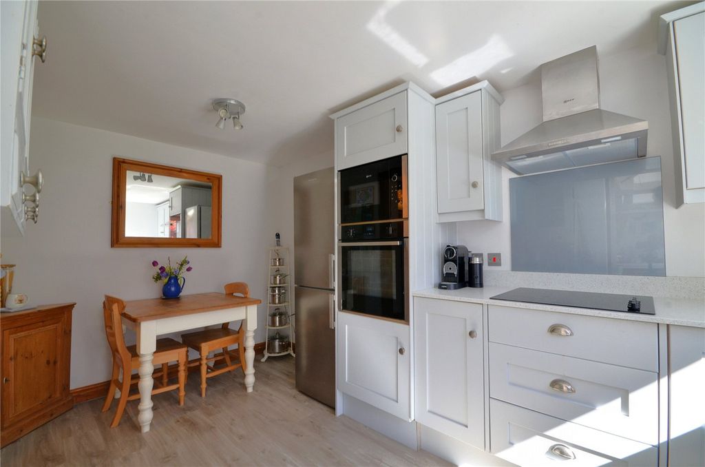 Property photo 3 of 22 Kitchen/Breakfast