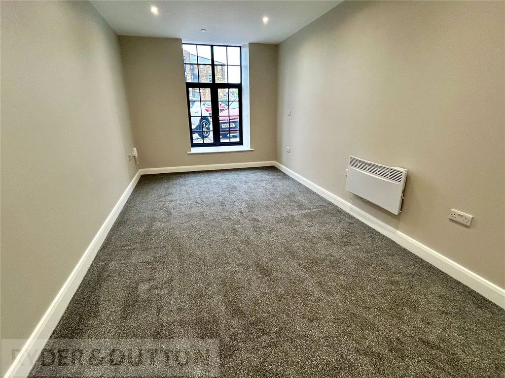Property photo 3 of 9 Lounge