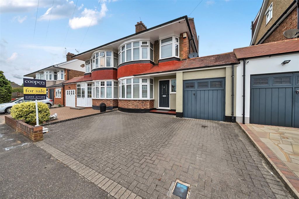 Property photo 1 of 18