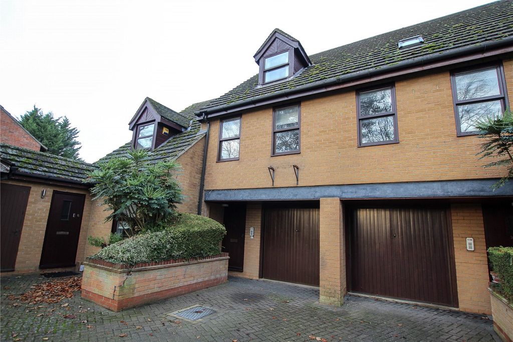 Property photo 1 of 14 Front Aspect.