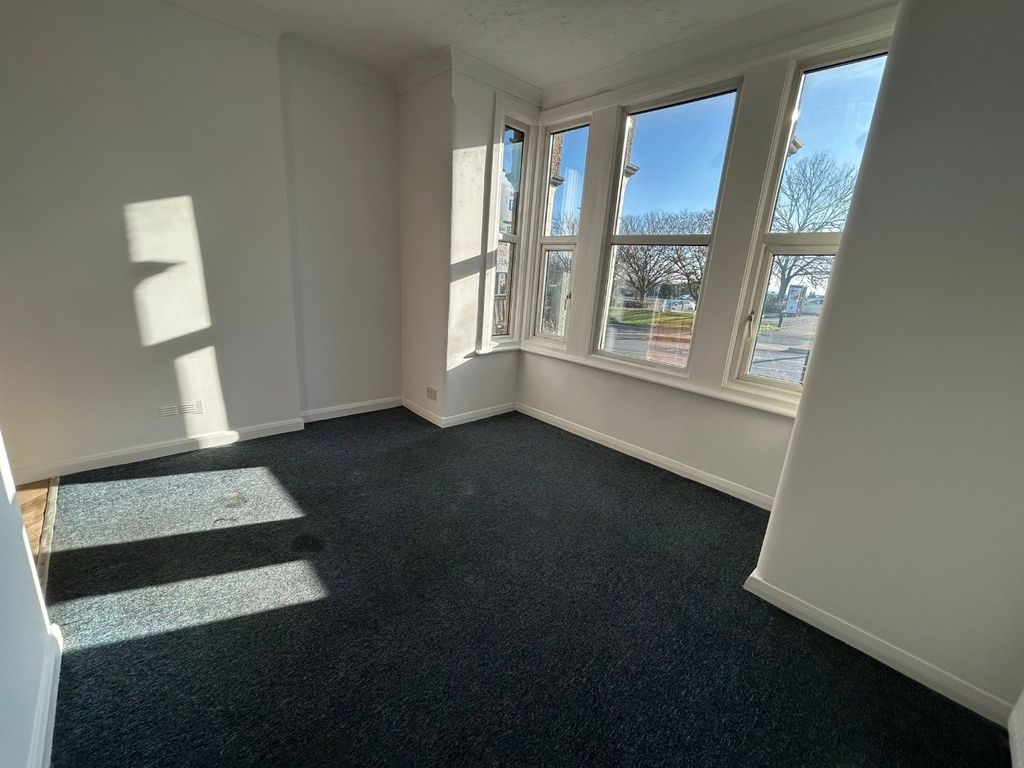 Property photo 2 of 7 4715472