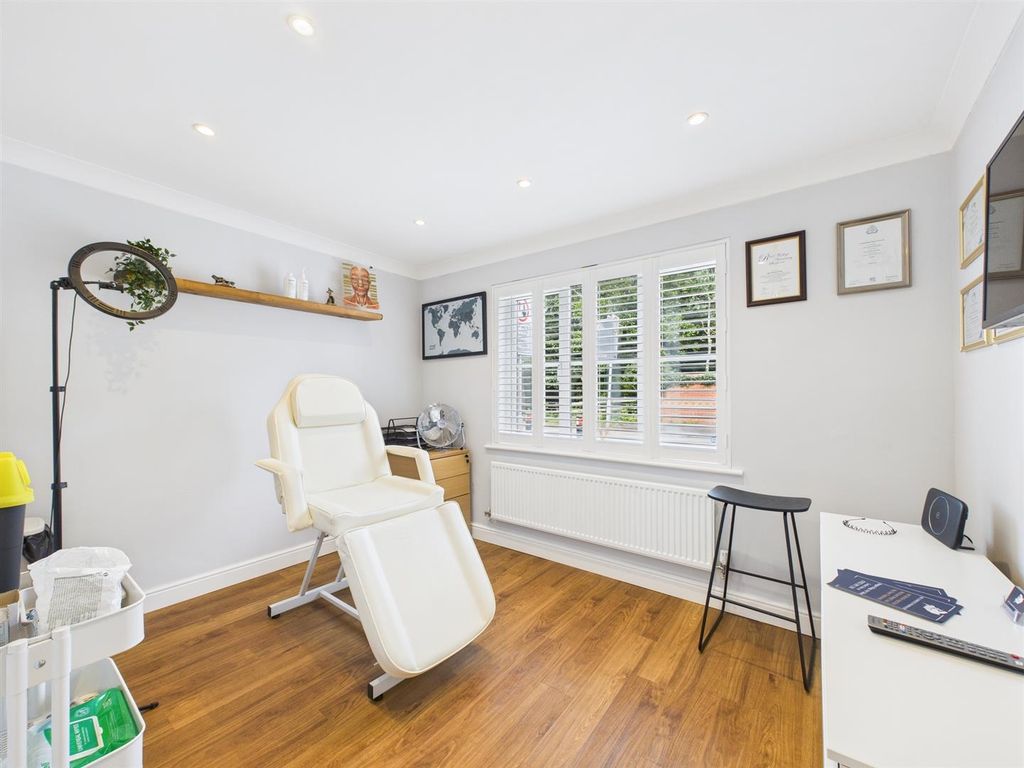 Property photo 3 of 20 Cam02295G0-Pr0268-Still002.Jpg