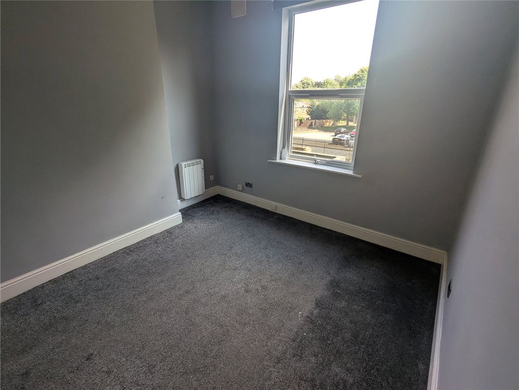 Property photo 2 of 8 Picture No. 11