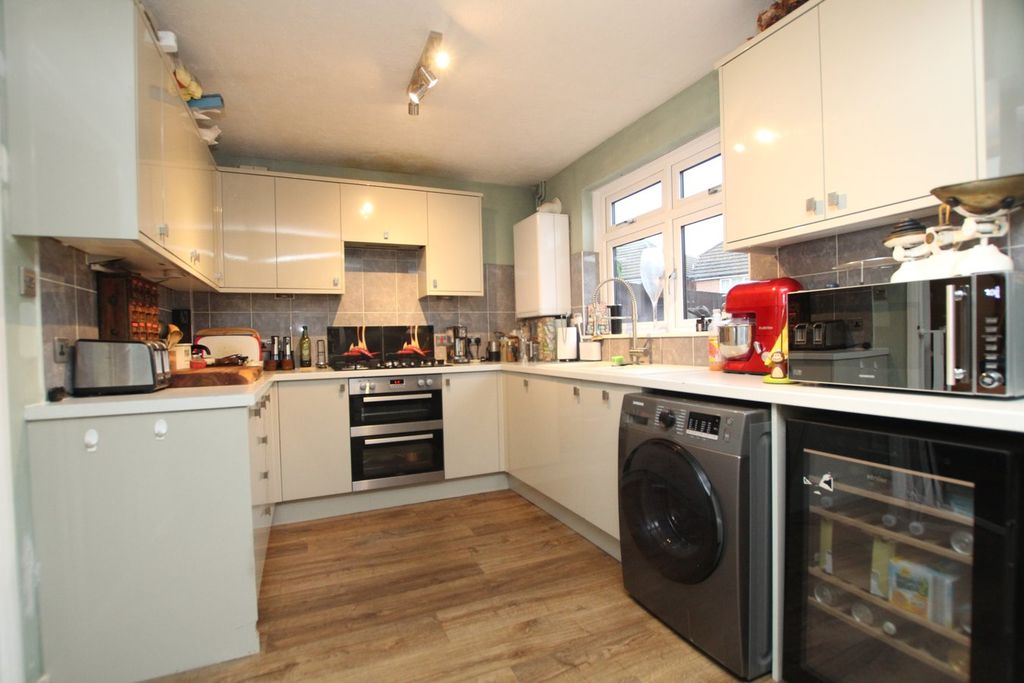 Property photo 3 of 14 Kitchen
