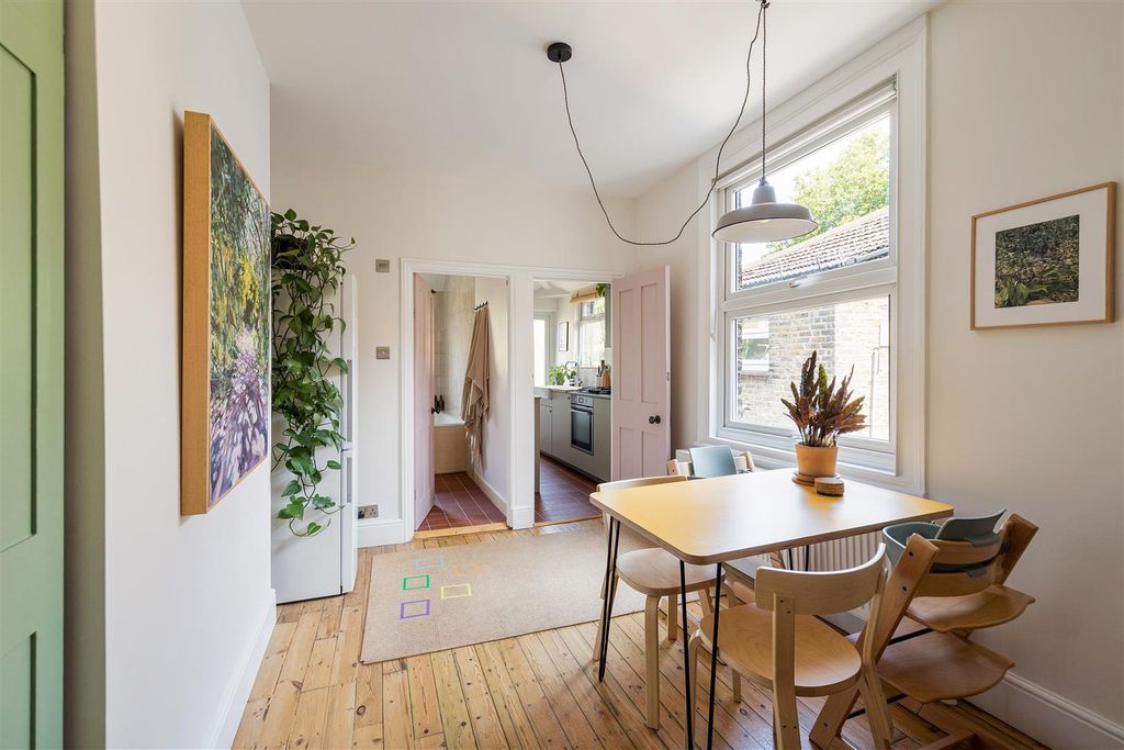 Property photo 3 of 22 Francis Road, E10