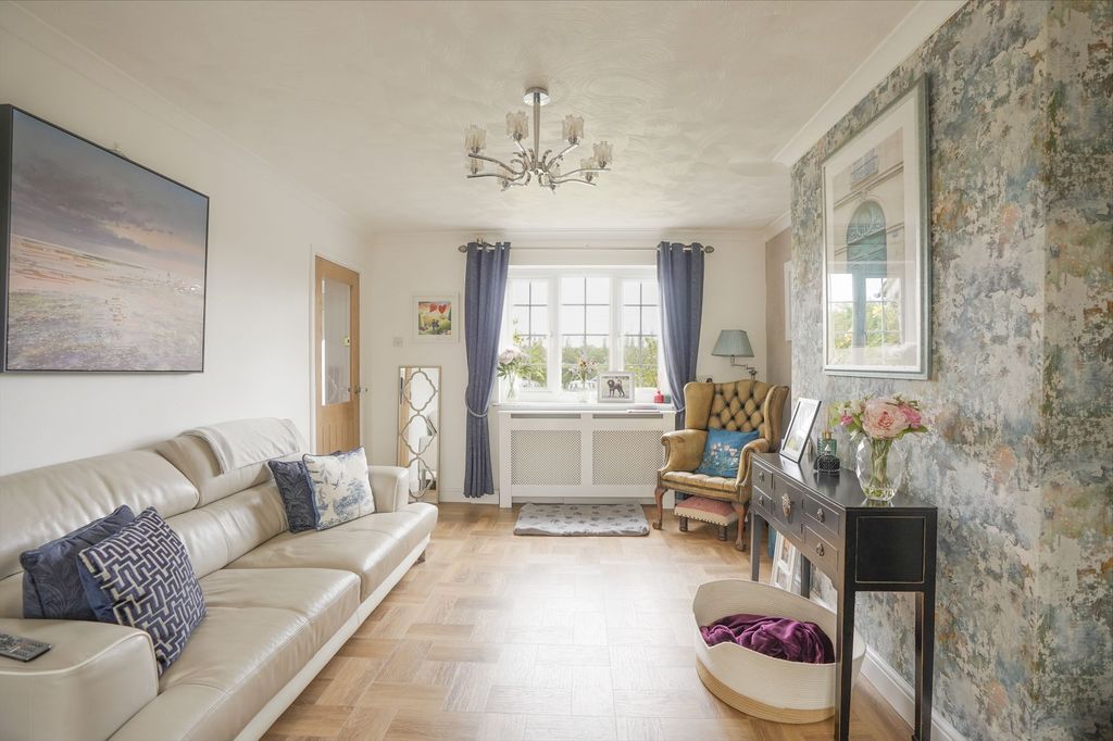 Property photo 3 of 18 9