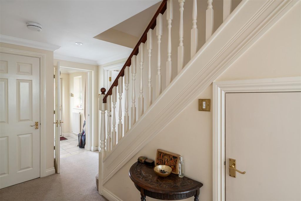 Property photo 2 of 21