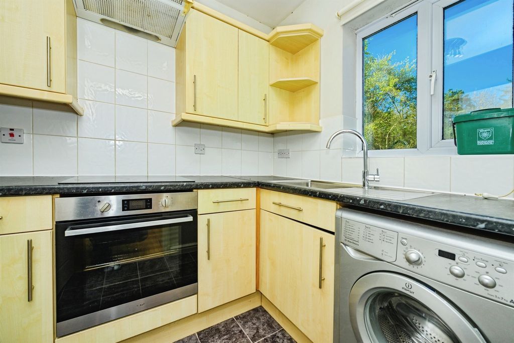 Property photo 2 of 11