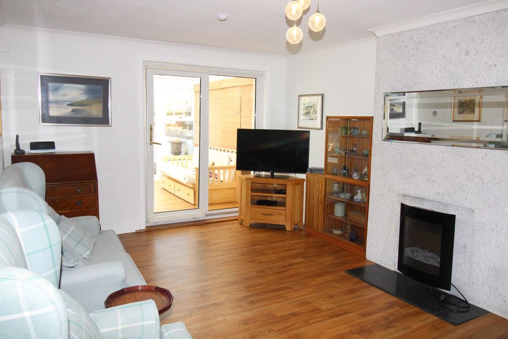 Property photo 2 of 15 Lounge.Jpg