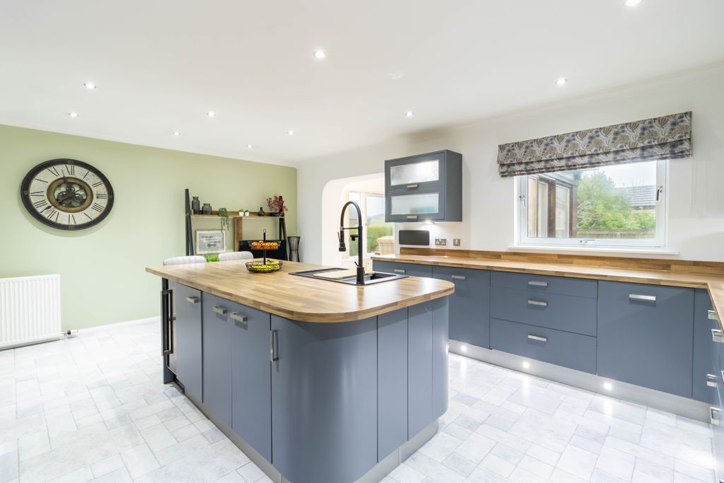 Property photo 3 of 46 Dining Kitchen