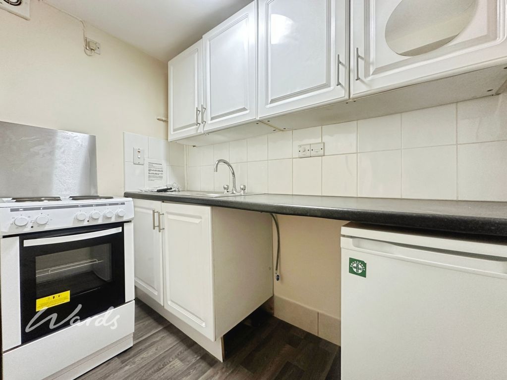 Property photo 2 of 11 Kitchen