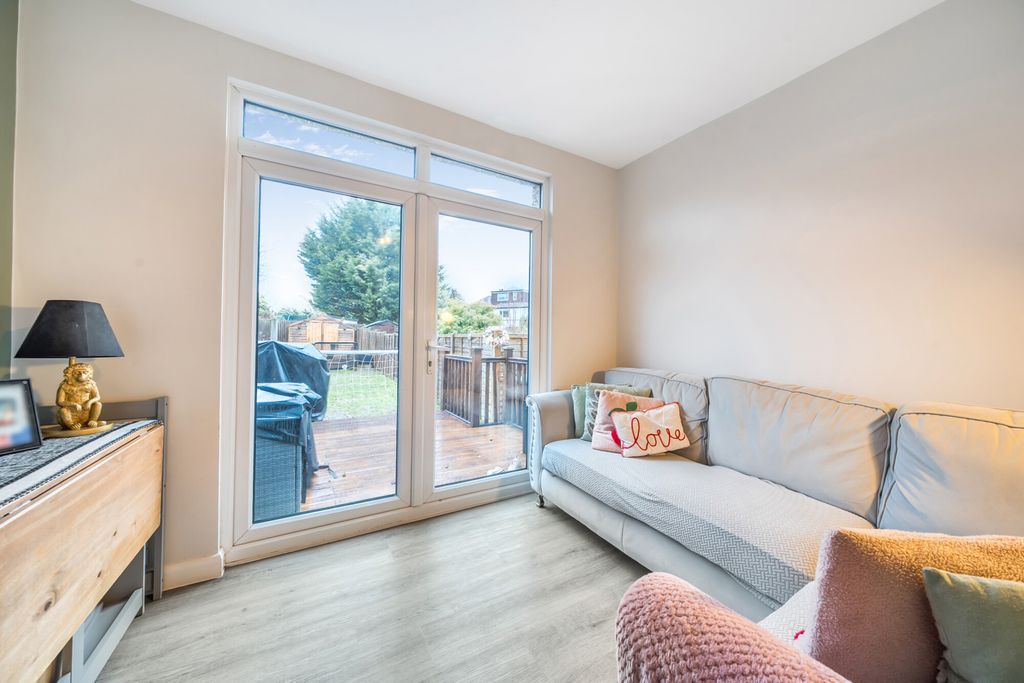 Property photo 3 of 18 Reception