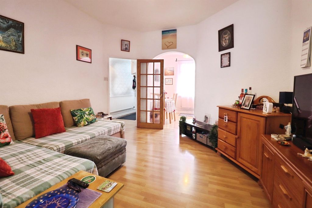 Property photo 3 of 18