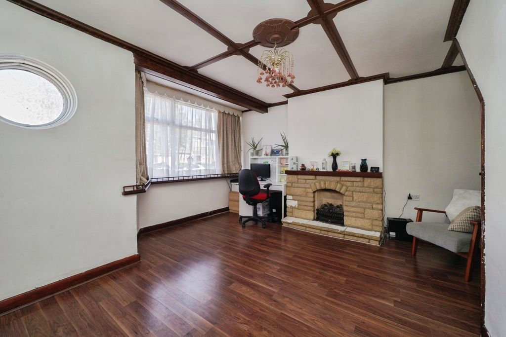 Property photo 2 of 17