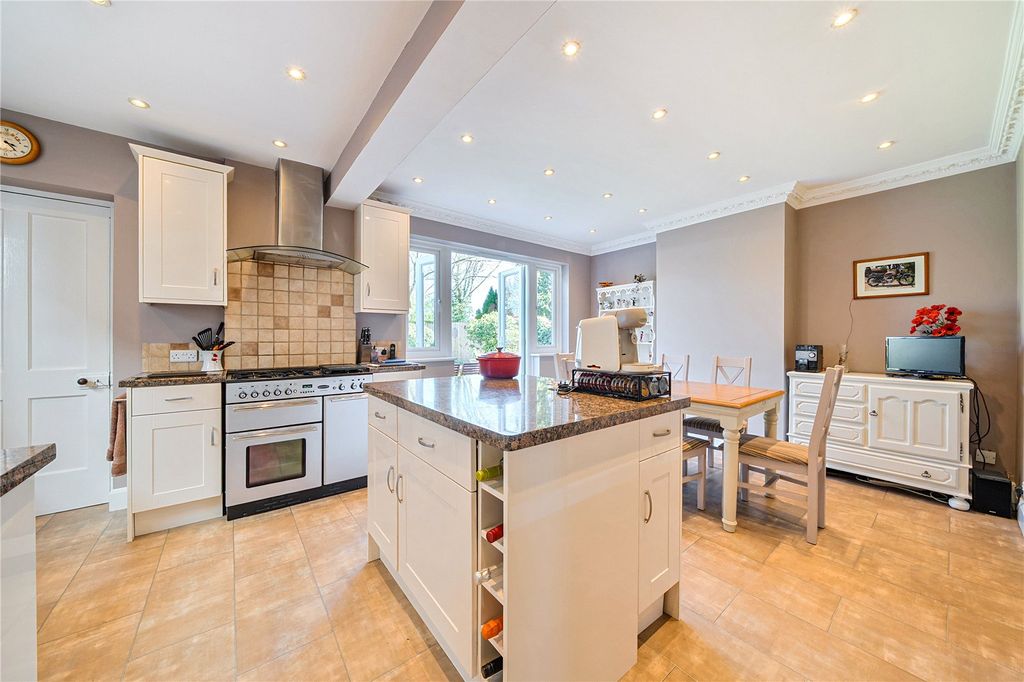 Property photo 2 of 30 Kitchen