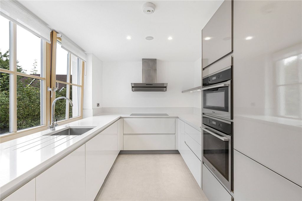 Property photo 3 of 24 Picture No. 11