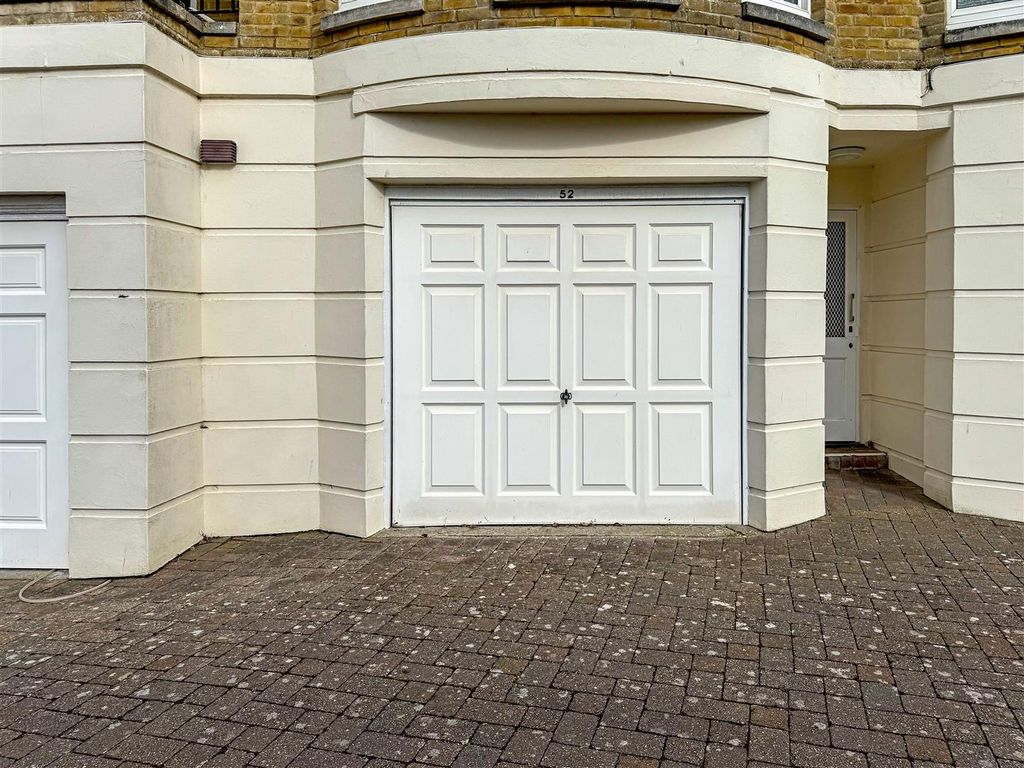 Additional image 10 of 1 bed flat for saleBeach Crescent, Littlehampton BN17