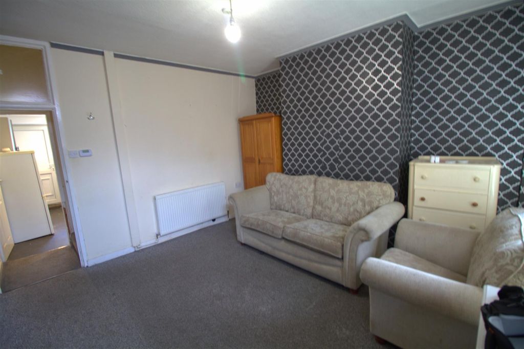 Property photo 3 of 9 Lounge.Jpg