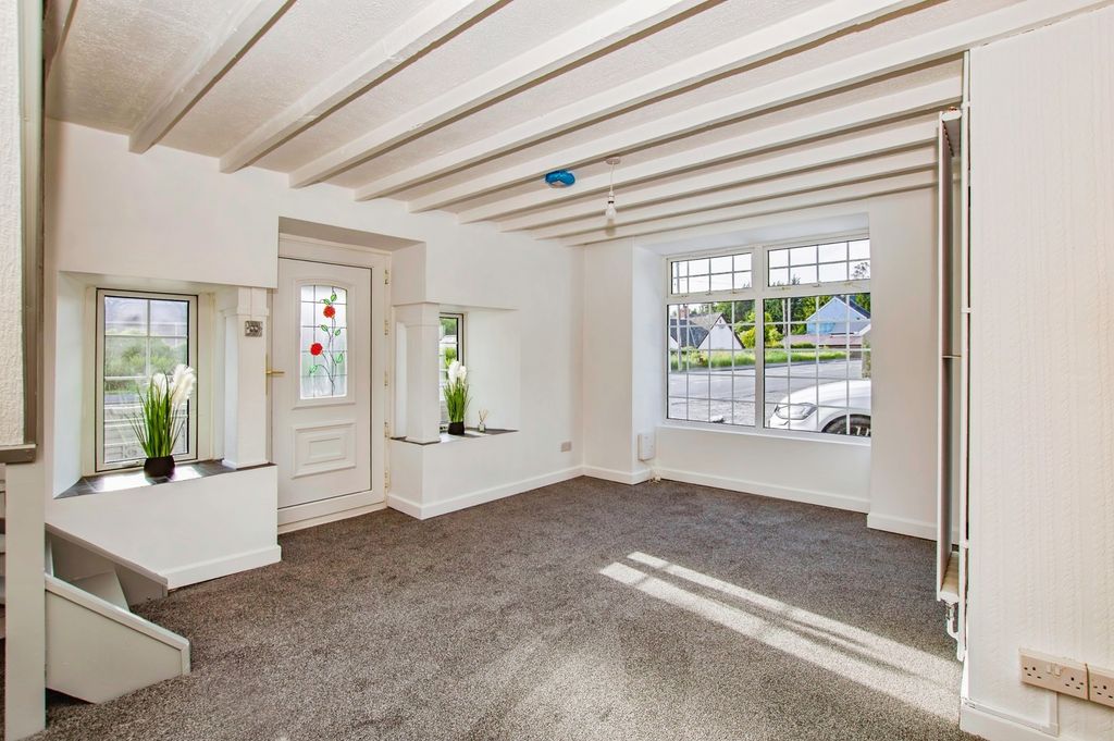 Property photo 2 of 17 Photo
