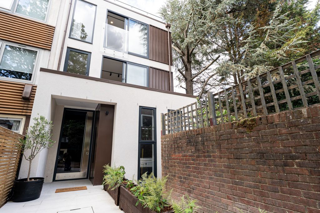 Property photo 1 of 4