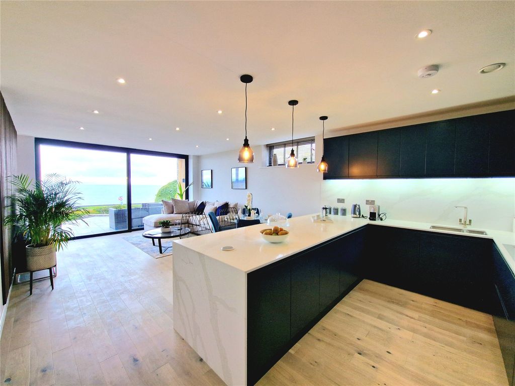Property photo 2 of 14 Show Home