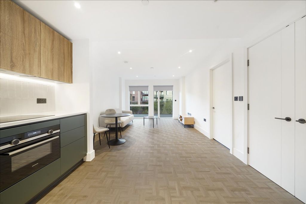 Property photo 3 of 15 4 Folgate Apartments 22 Danvers Avenue London Sw11