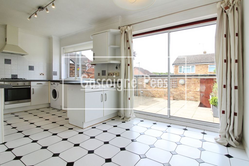 Property photo 2 of 9