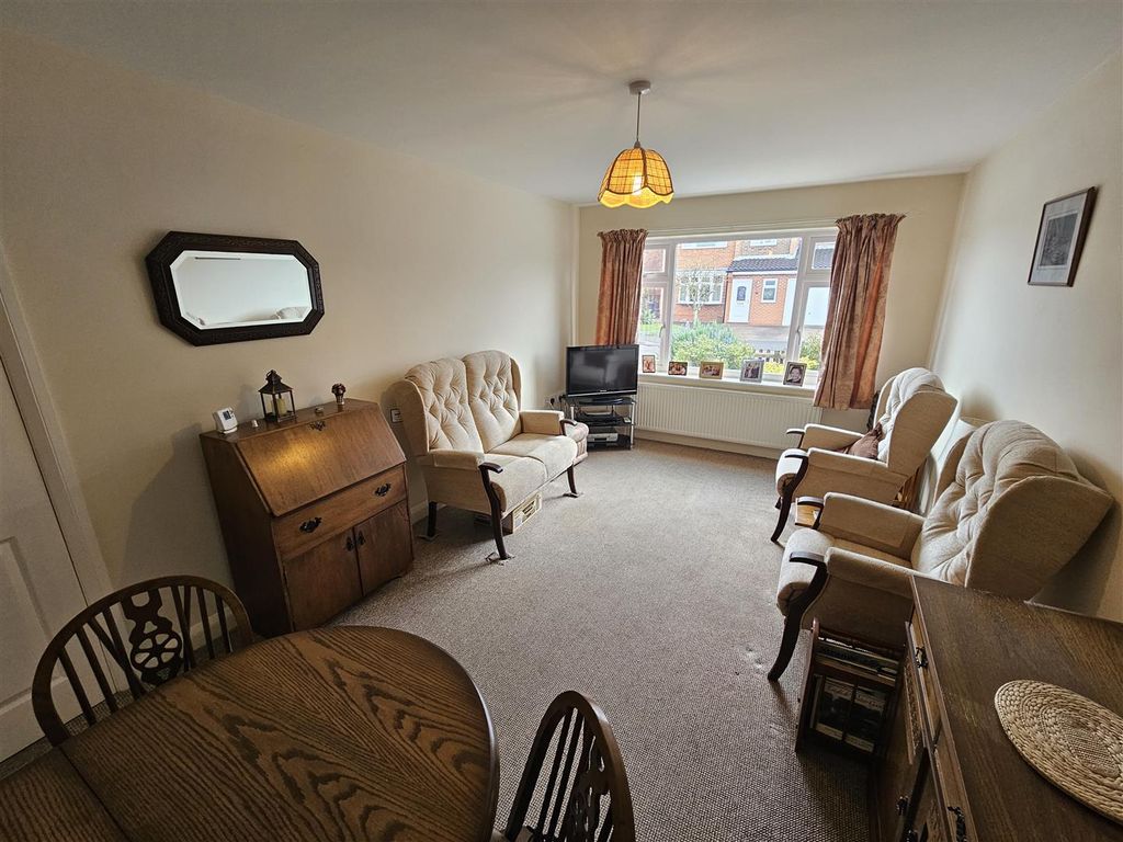 Property photo 3 of 7 Lounge.Jpg