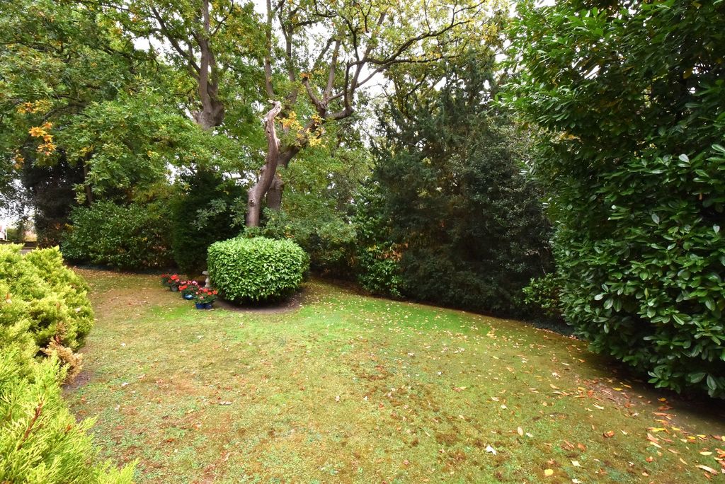Property photo 3 of 14 5718992