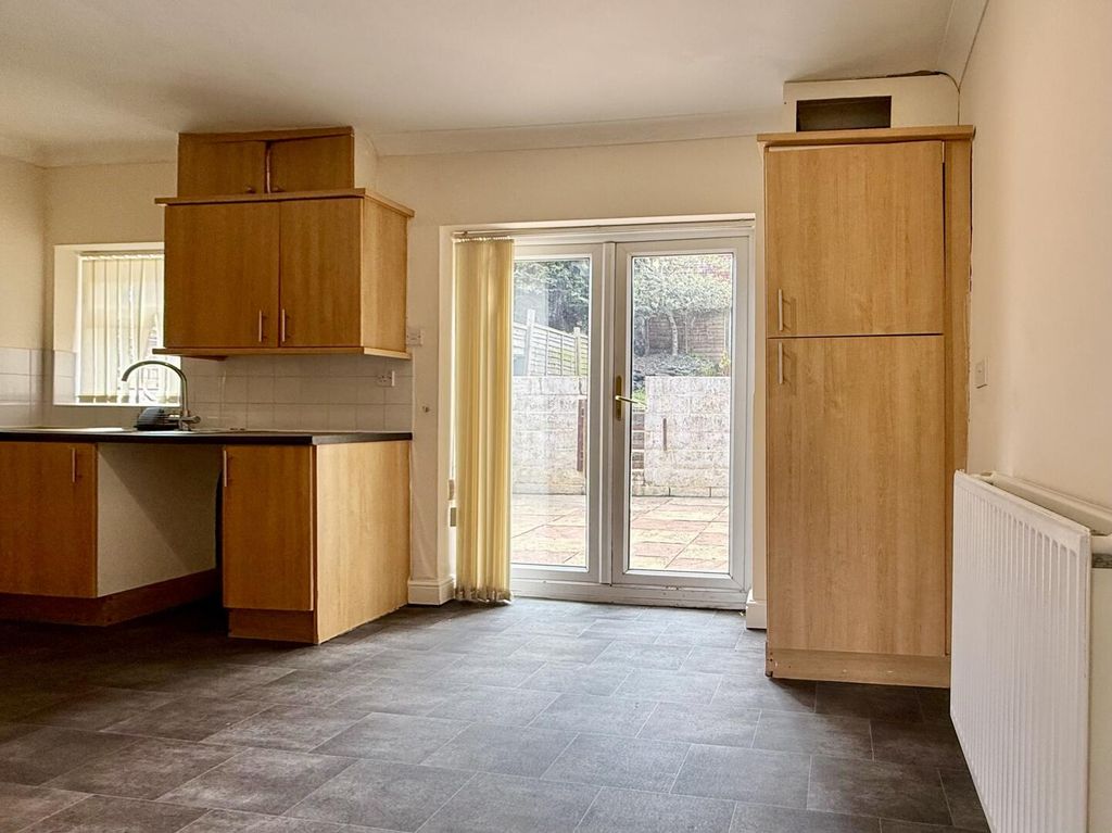 Property photo 3 of 22 Kitchen