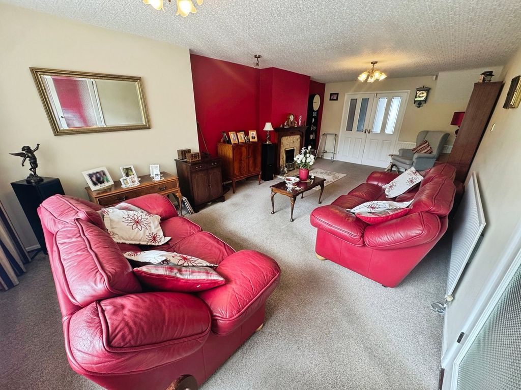 Property photo 3 of 13 Lounge/Dining Room