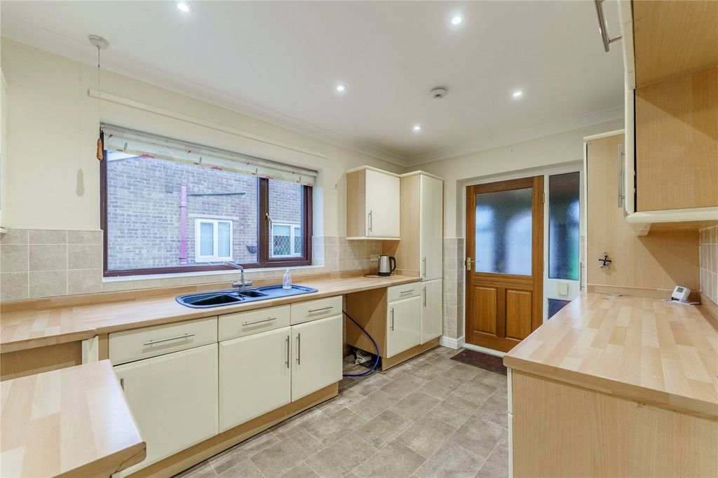 Property photo 3 of 21 Picture No. 31