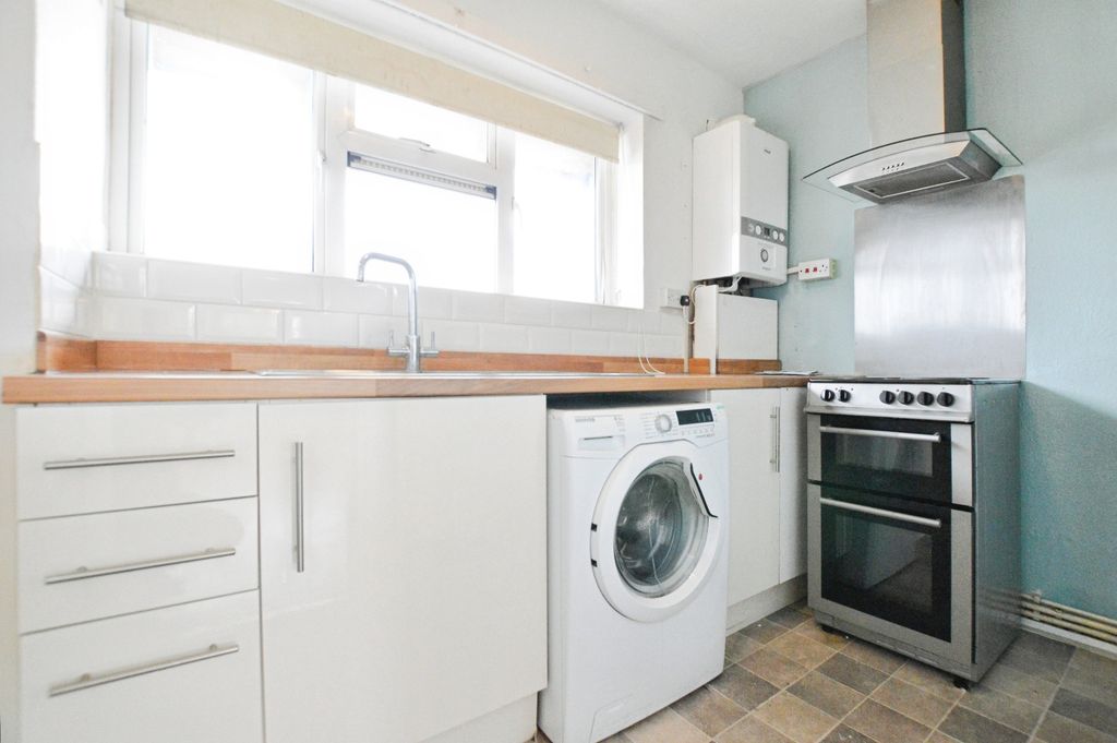 Property photo 3 of 6