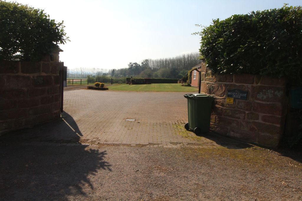 Property photo 3 of 45