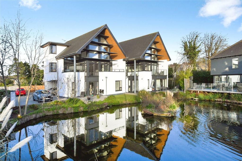 Property photo 2 of 18 External