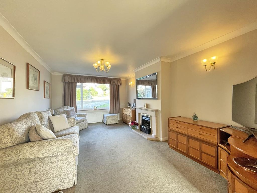 Property photo 3 of 15 Pilgrim Close 7 - Lounge Front Page.Jpg