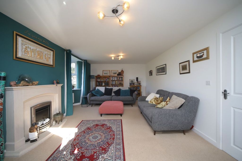 Property photo 3 of 34