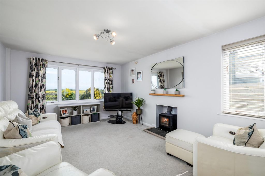 Property photo 2 of 18 0034.Jpg